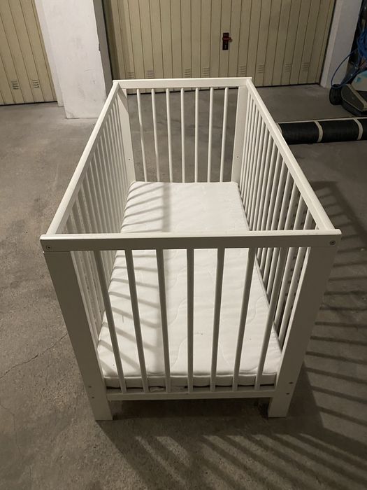 Berço bebé praticamente novo.