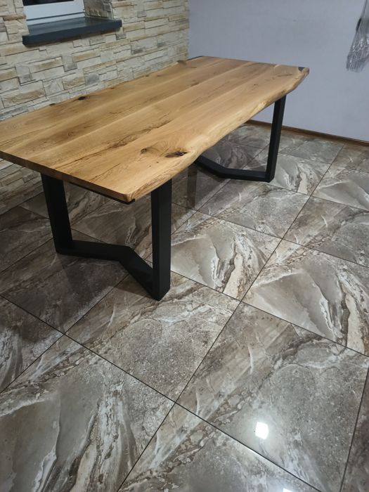 Stół dębowy 200 cm z dodatkiem żywicy