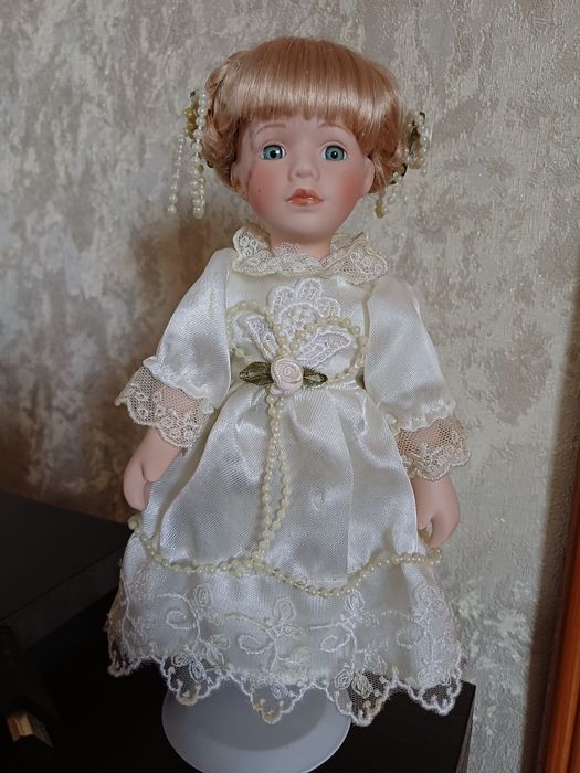 Фарфорова лялька
