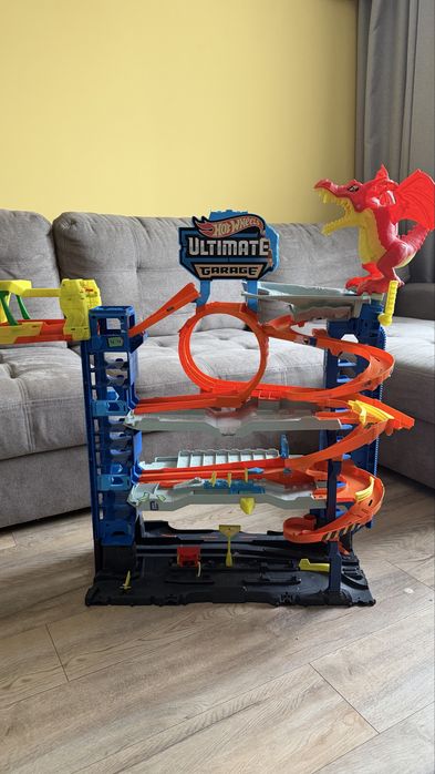 Трек Хот Вілс Легендарний гараж Hot Wheels City Ultimate Garage HKX48