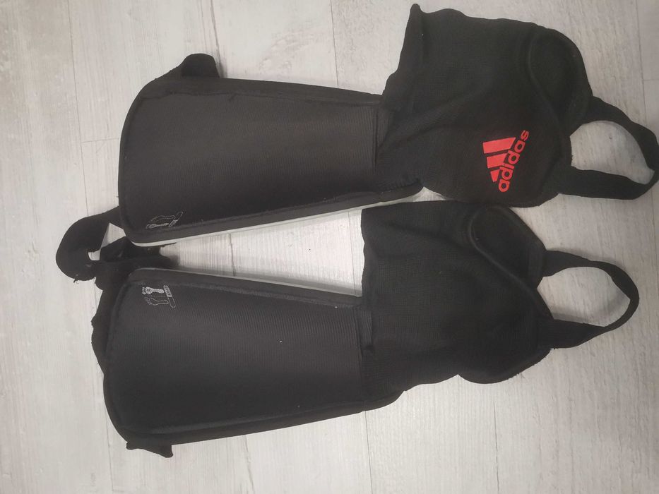 Футбольные щитки