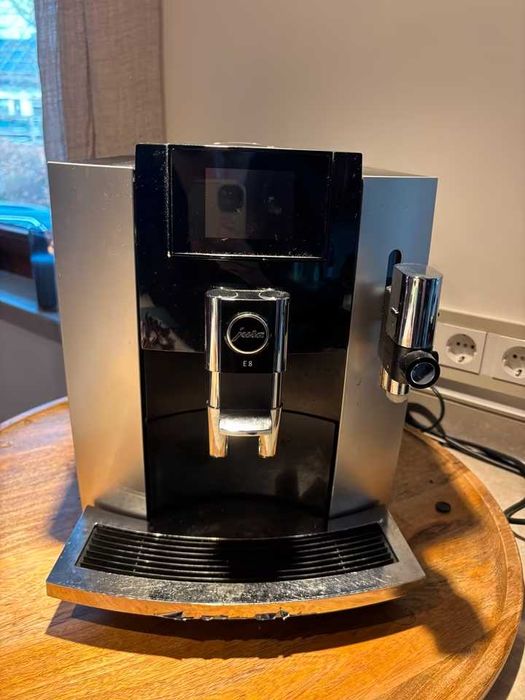 Ekspres do kawy JURA E8