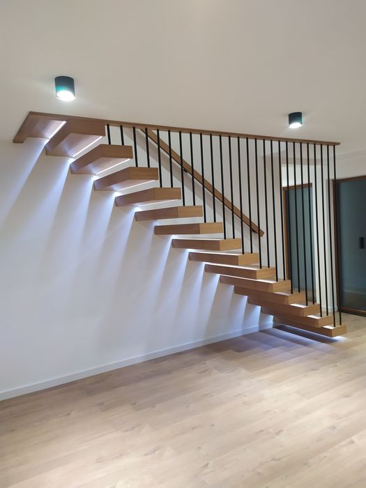 Schody półkowe dywanowe