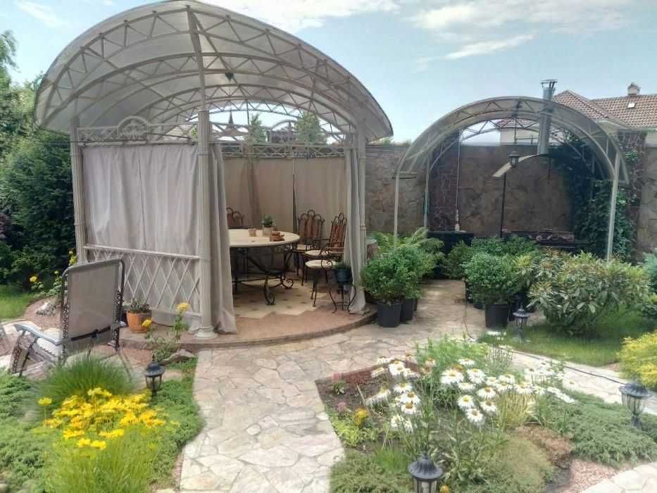 с апреля и на лето! Дом с бассейном Совиньон