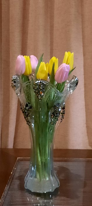 Величезна й розкішна ваза, гутне скло; Старинная ваза выдувное стекло