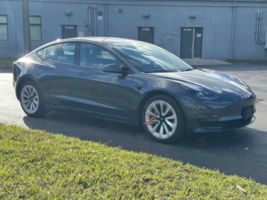Tesla Model 3 Long Range      2023