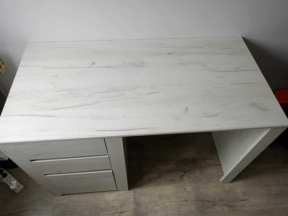 Meble młodzieżowe - łóżko, szafa narożna, biurko, regał z półkami