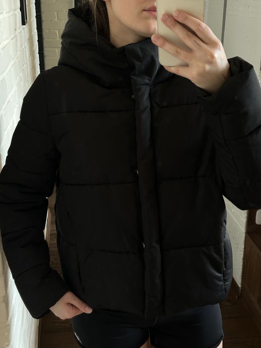 Куртка коротка чорна