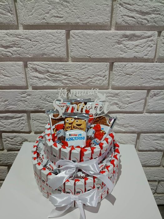 Torcik komunijny z słodyczy Kinder