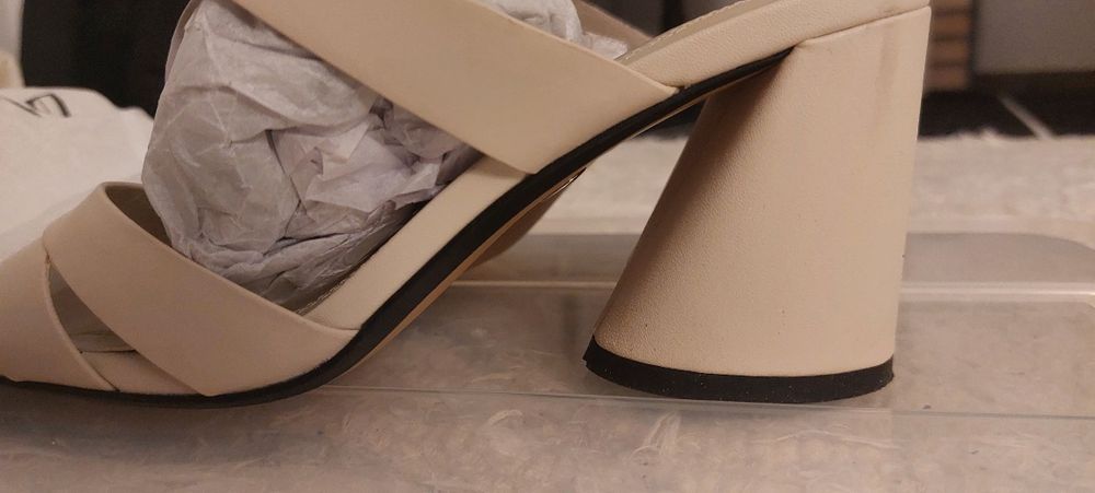 Sandalias Zara brancas 36