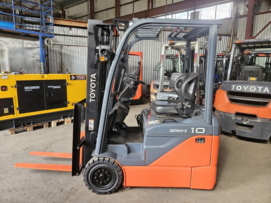 Навантажувачі вилкові в Києві. Вилочные погрузчики Тойота.