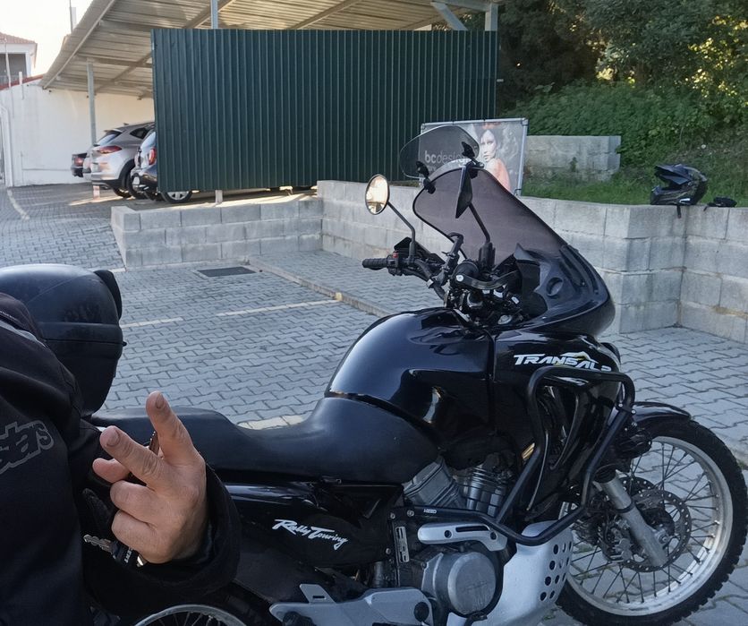 Transalp 650 pra ir até ao fim do mundo