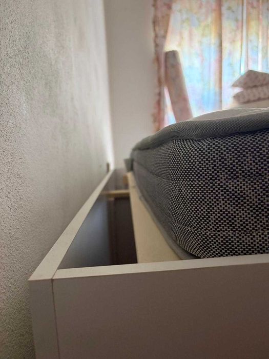 Cama c/ cavetas + colchão