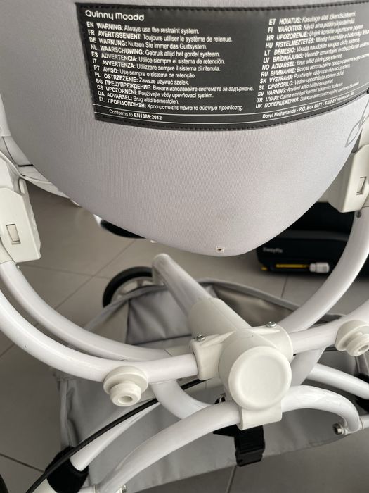 Carrinho quinny moodd, alcofa dobrável, adaptadores, babycoque bébéconfort e isofix 2Wayfix