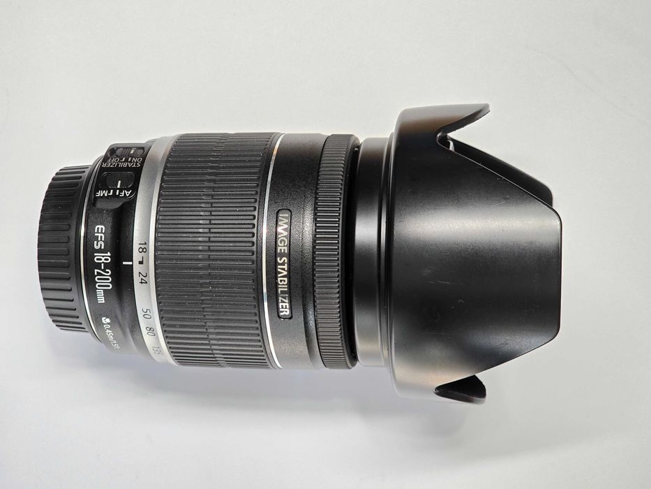 Canon EOS 800D + EF-S 18-200 IS - tylko 3348 zdjęć - pełny komplet