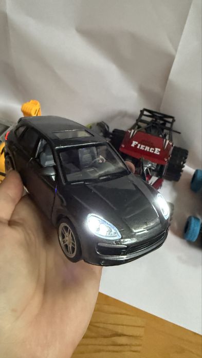 Zestaw zabawkowych samochodów