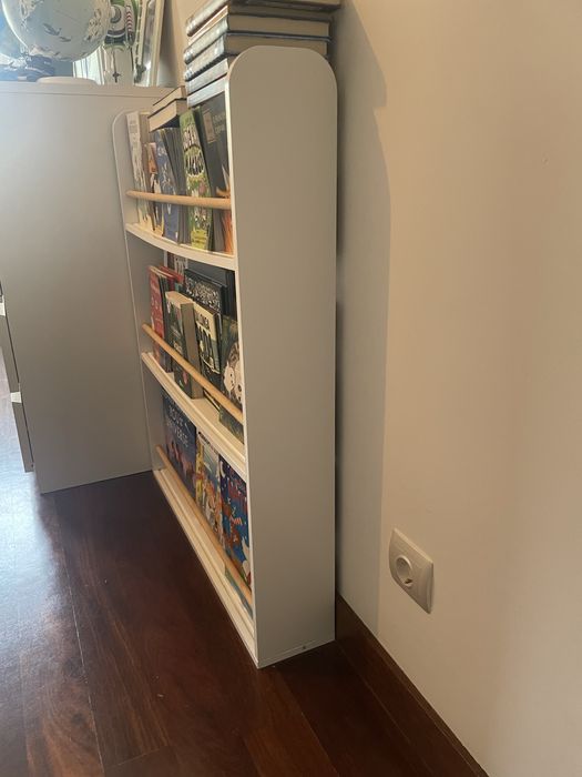 Estante de livros Montessori