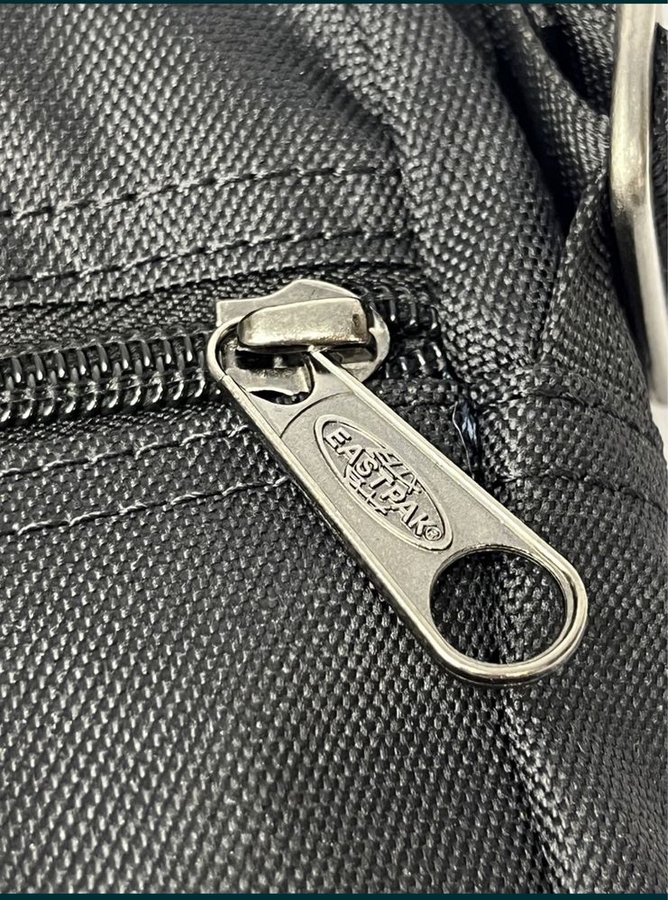 Сумка мессенджер Eastpak: 480 грн. - Сумки через плече Кам'янське на Olx