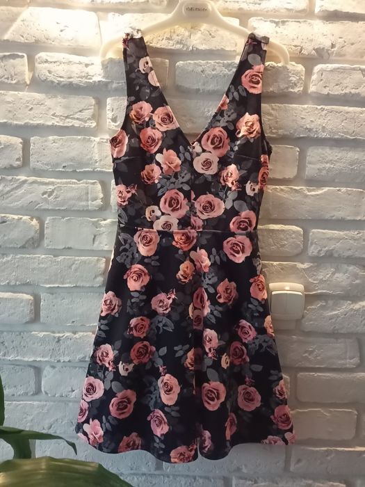 Sukienka lekko rozkloszowana w kwiaty ,forever 21
