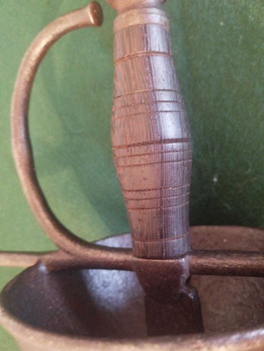 Espada de  “Taza” ou “Copo” em português,  de cavalaria, possivelmente ibérica, primeira metade do século XVII.
