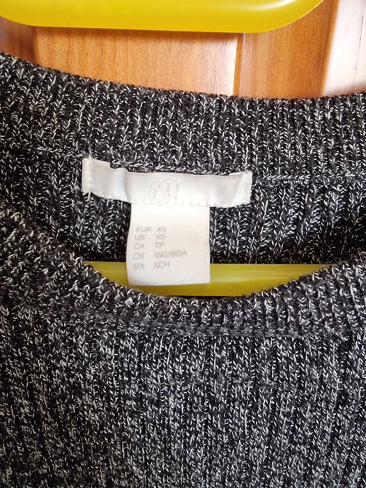 Camisola de malha cinzenta e preta H&M, tamanho XS