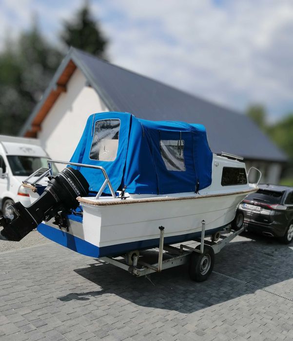 Łódź motorowa kabinowa 6 m + silnik Mercury 40 KM