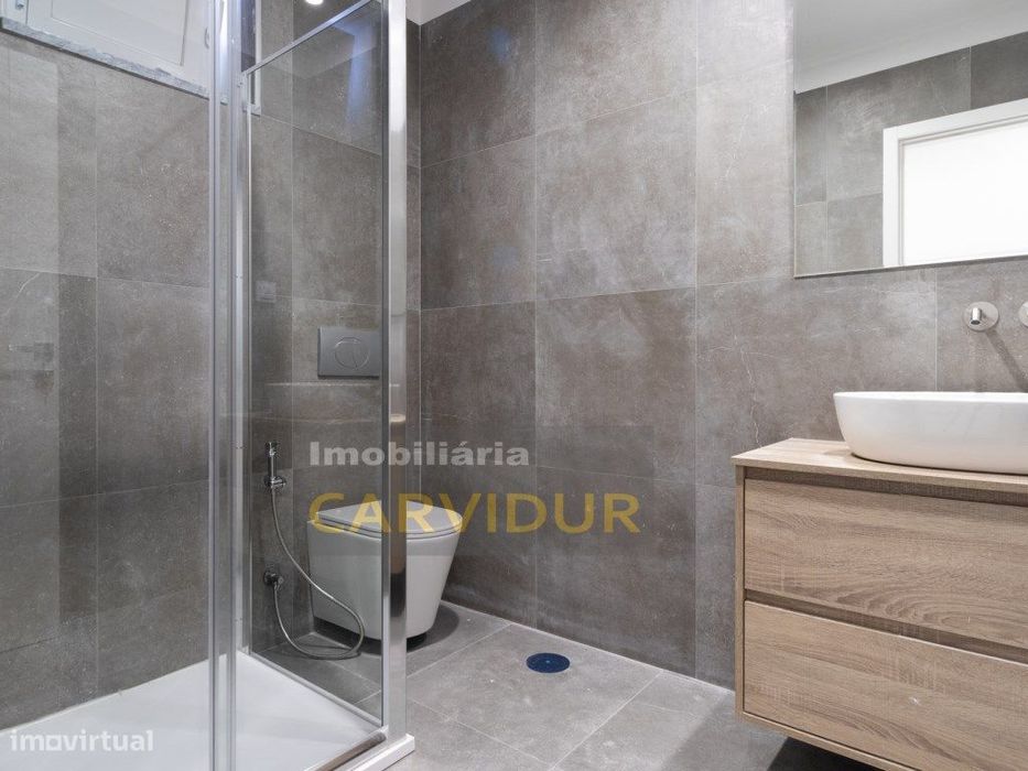 Apartamento T1 totalmente remodelado com quintal