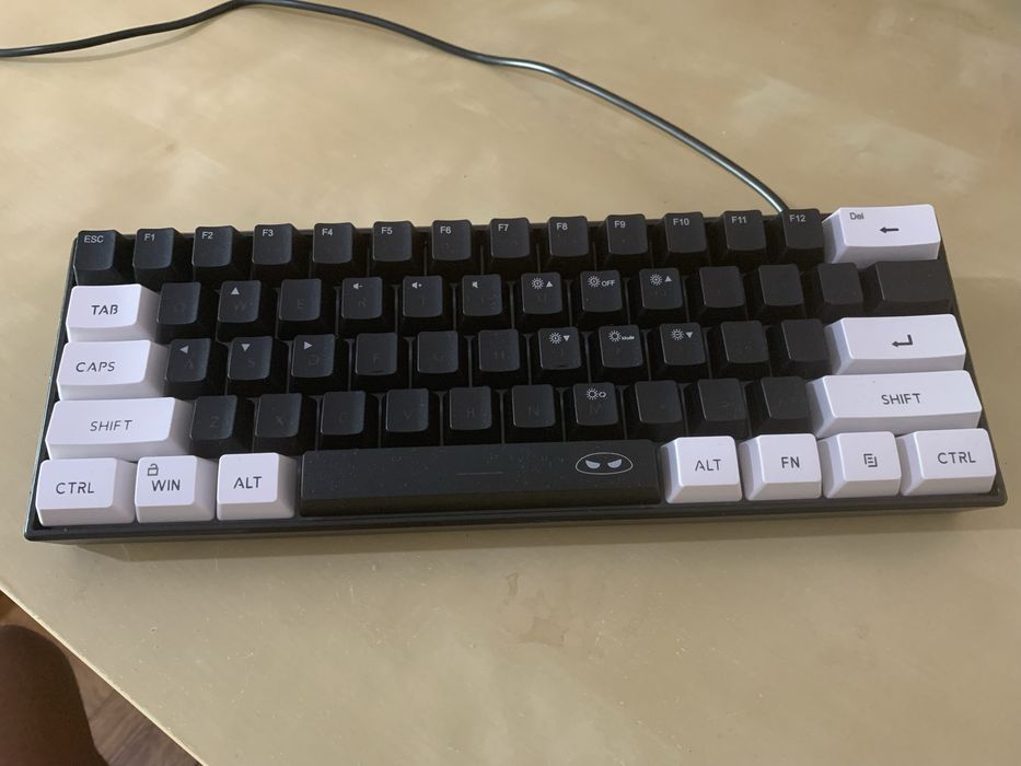 Teclado mecanico 60% para jogos  “MAGEGEE