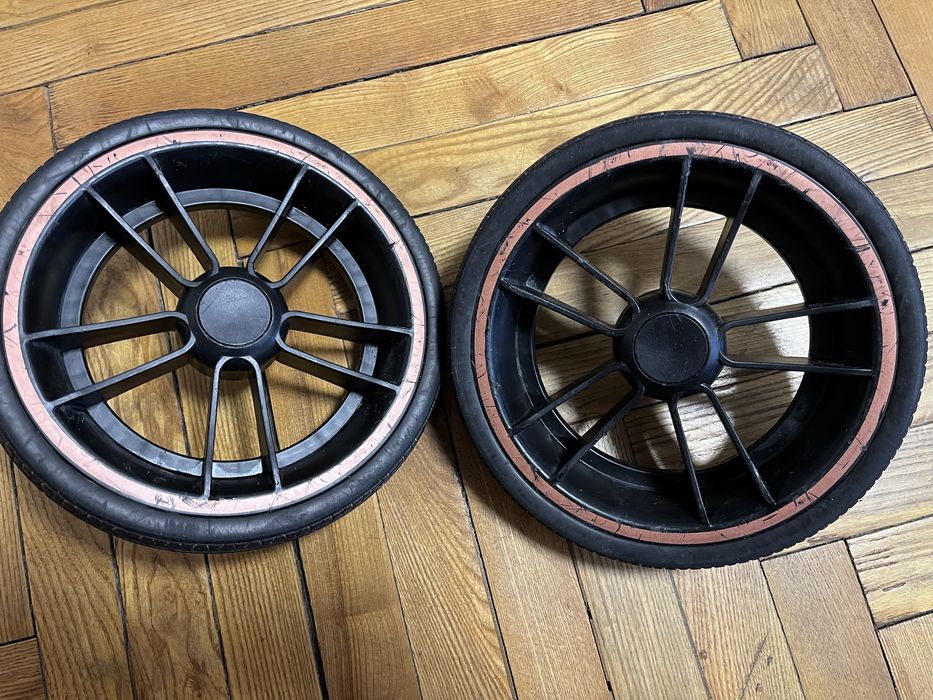 Продам  задні колеса Carrello Epica