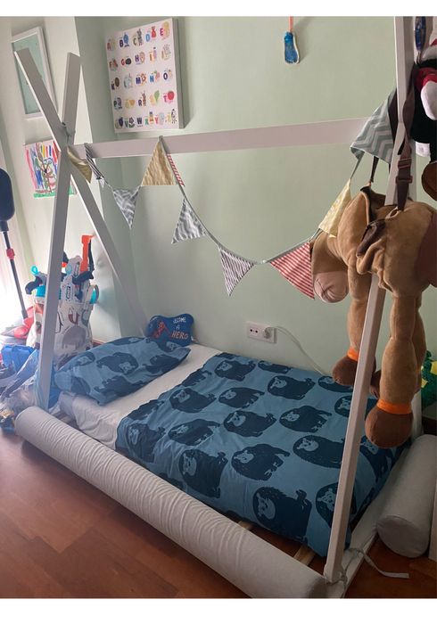 Cama criança junto ao chão montessori