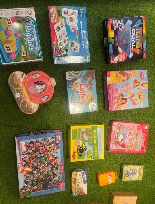 Lote de jogos de sociedade, puzzles e educativos