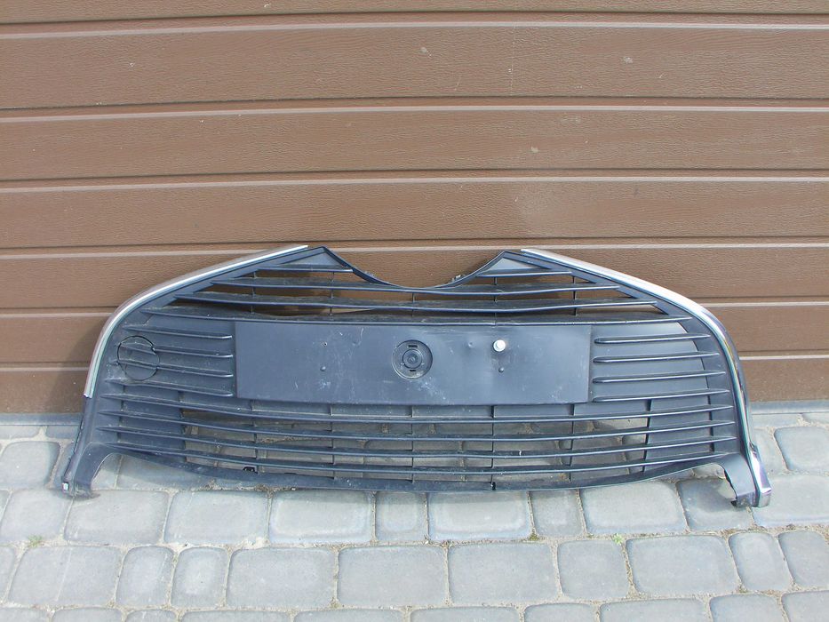 Toyota yaris III 14-17  atrapa grill kratka zderzaka przód