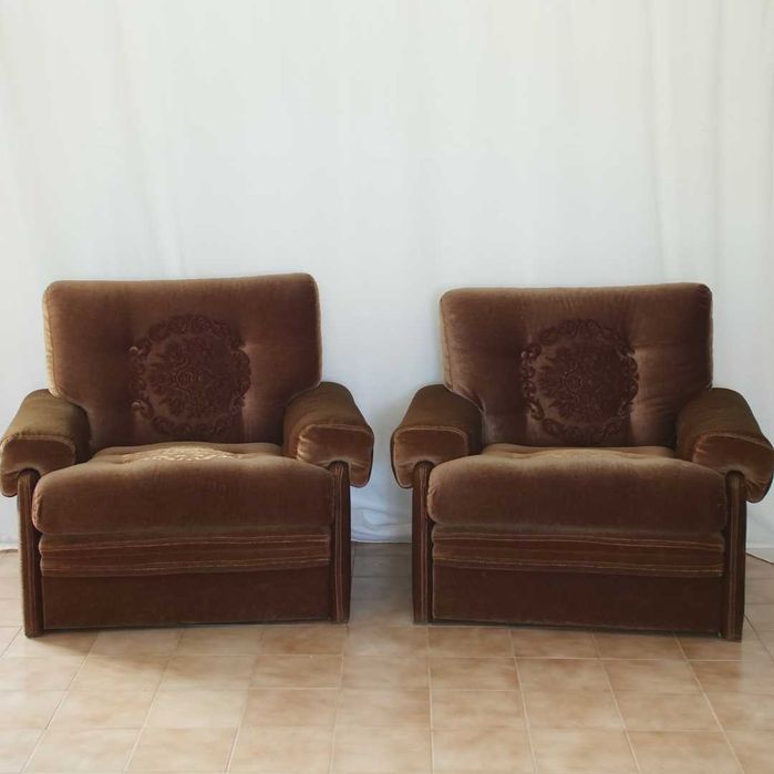 Par de poltronas vintage estofadas