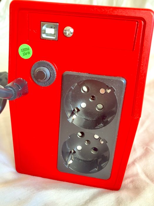 UPS de linha interativa. 900va/480w Plugues Schuko Bateria substituida