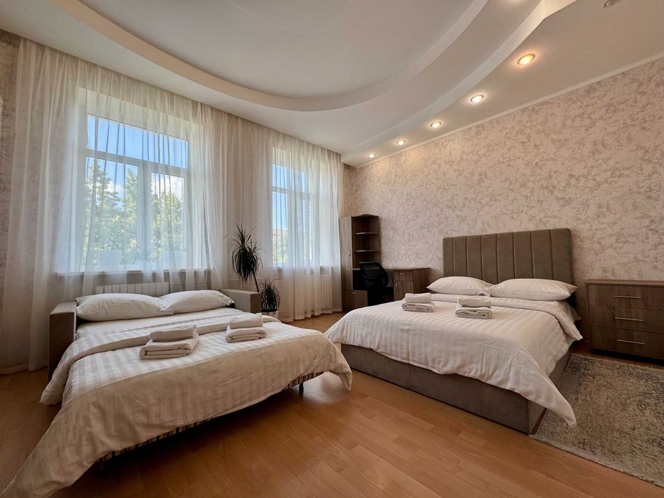 ApartPoltava Світлі 3-кімнатні апартаменти, ЦЕНТРА МІСТА ,КВЕД 5510