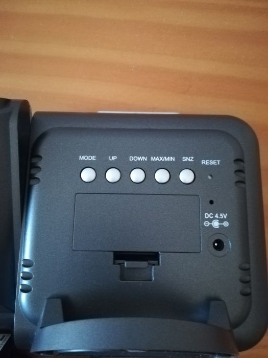 Despertador com projeção de horas na parede