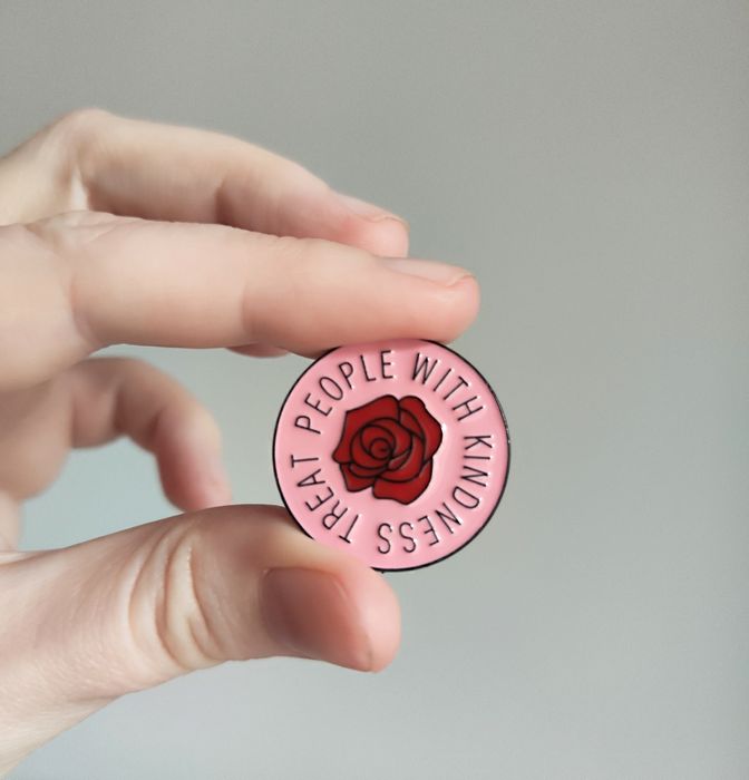 Przypinka Pin Harry styles treat people with kindness
