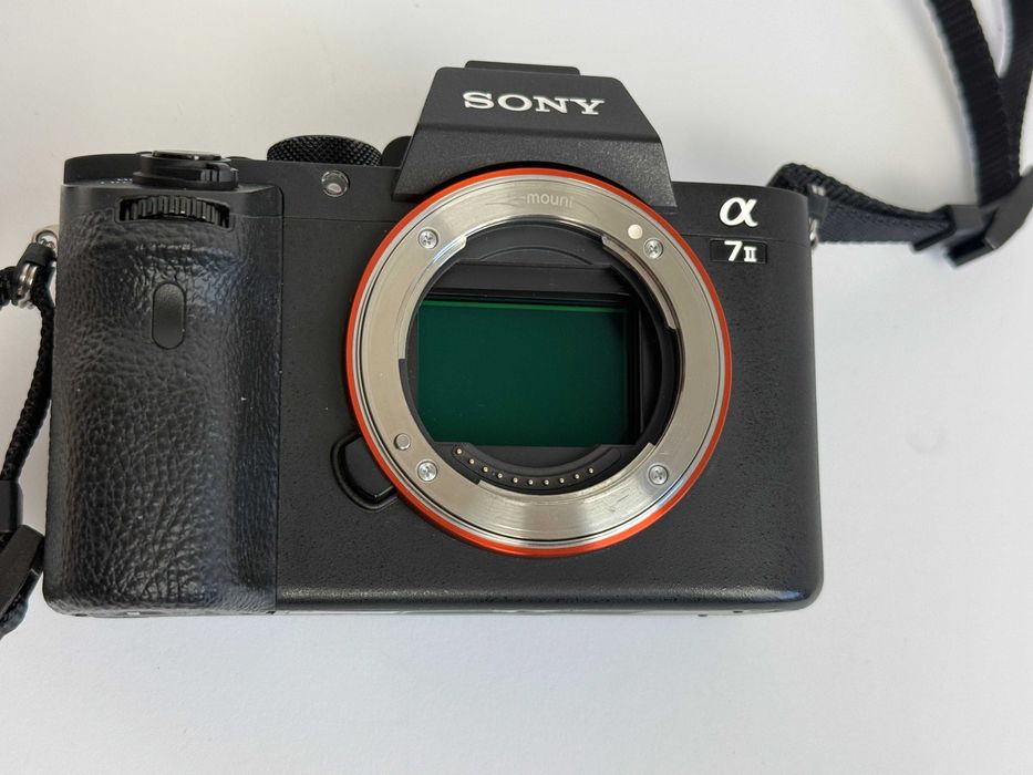 Sony A7 II (ILCE-7M2) body +2 батареї, ідеальний стан, повний комплект