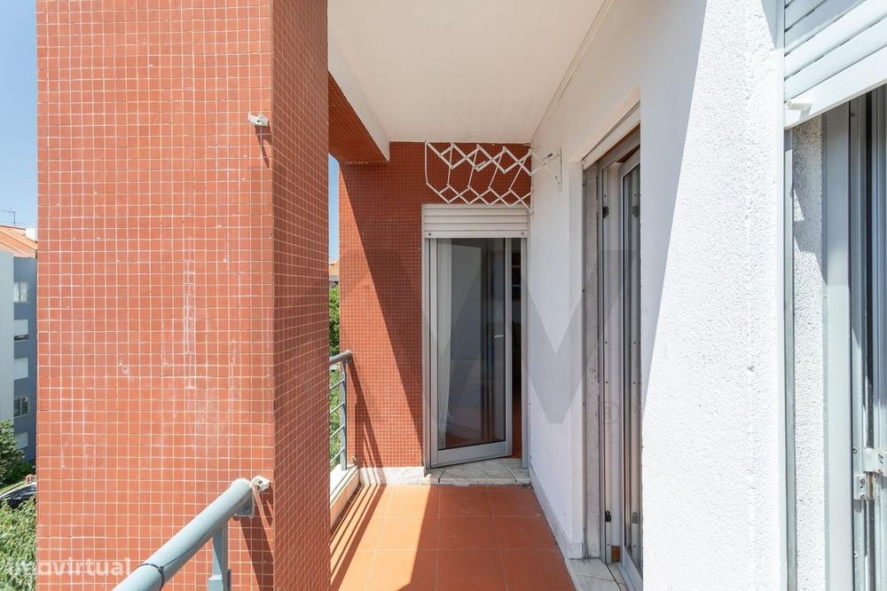 T3 com Varanda e Excelente Luminosidade | Amadora