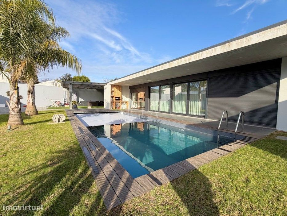 3-Bedroom Detached Villa with Swimming Pool in Arcozelo