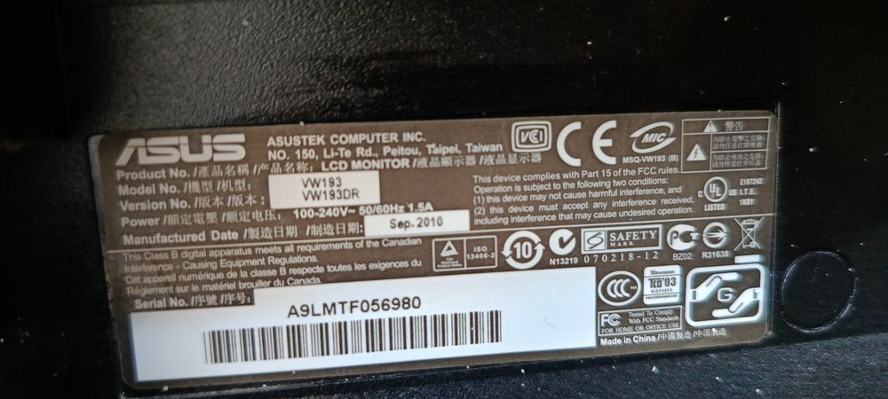 Компьютер + монитор + мышь + колонки + веб-камера + 2 джойстика+стол