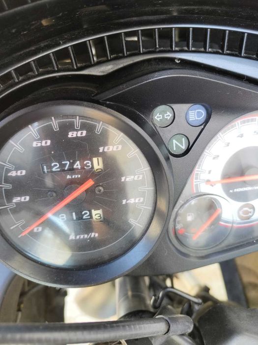 Honda CBF 125 2013 - 12.743 km - Excelente Estado - Topcase Givi Incluida
