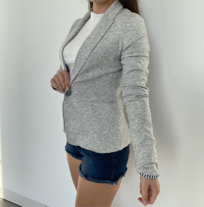 Szara marynarka Bershka