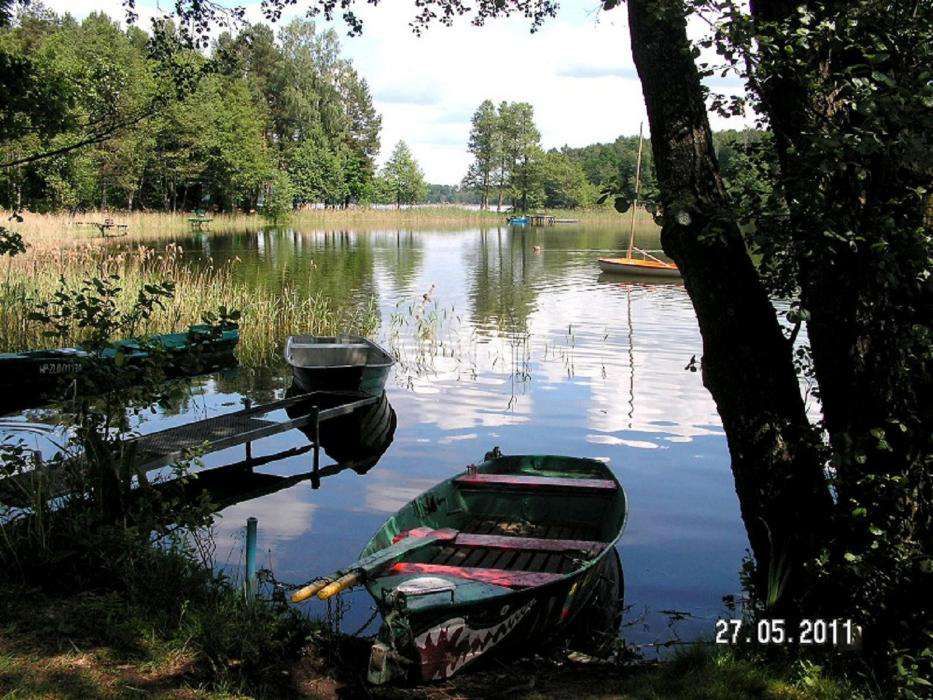 domek nad jeziorem- apartament dla 4 osób , łodki kajaki pomosty plaża