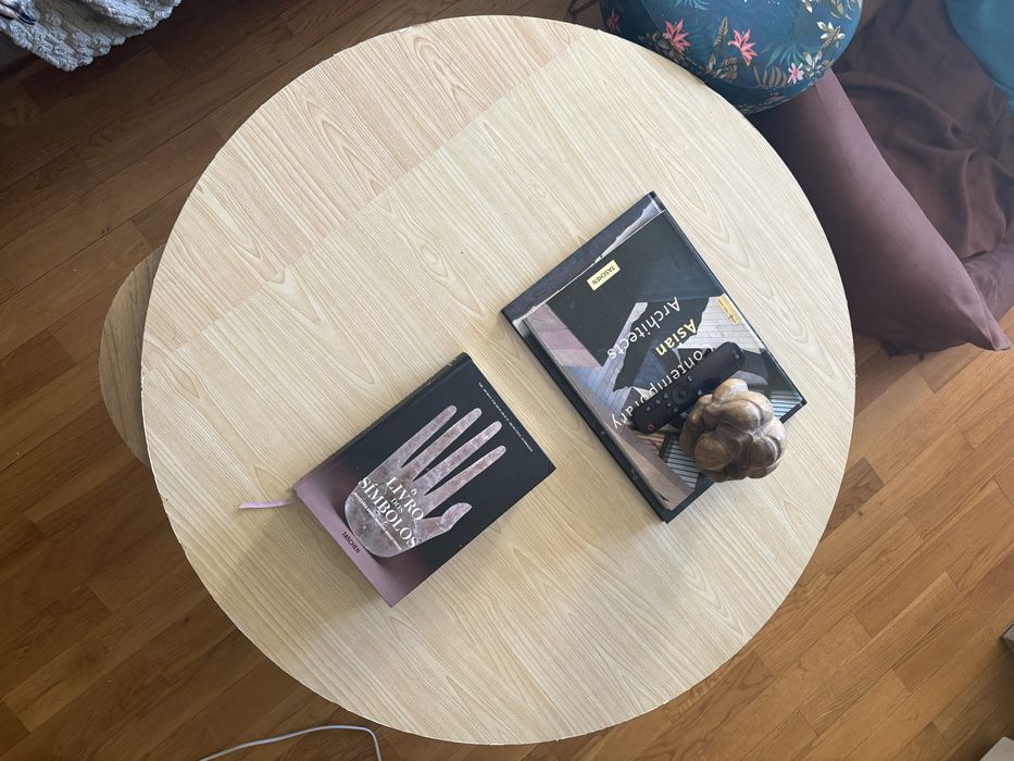 Mesa de apoio em bom estado
