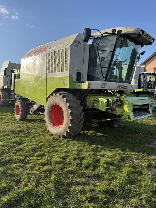 Комбаін зернозбиральний Claas Mega 360