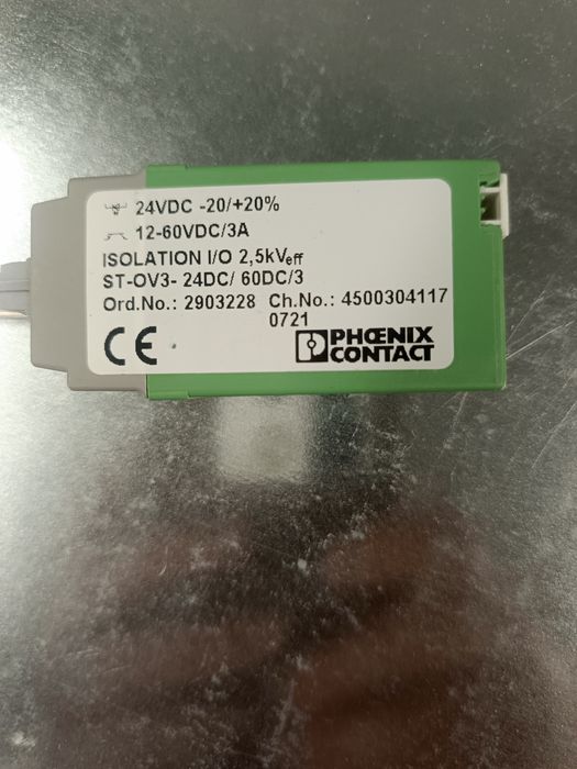 wtykowy przekaźnik półprzewodnikowy mocy (Solid State Relay – SSR) Phoenix Contact o oznaczeniu ST-OV3- 24DC/ 60DC/3