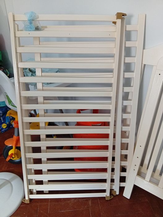 Berço de bébé branco