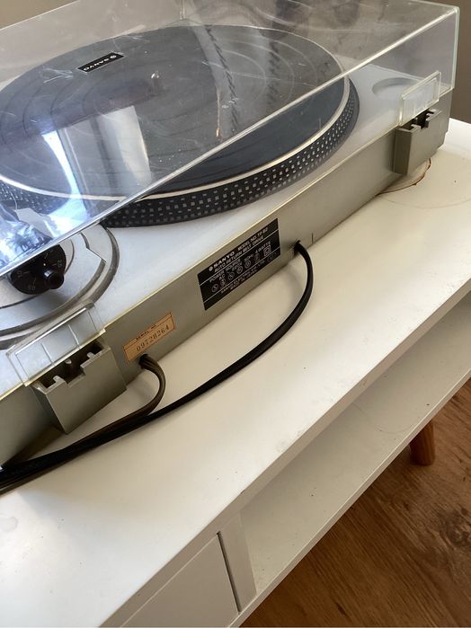 Gramofon Sanyo TP B2