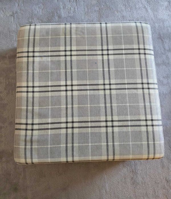 Pouf de apoio ao sofá